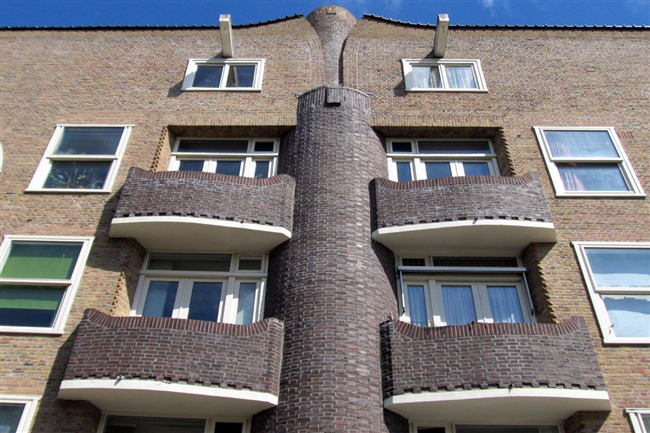 Dubbele balkons rechterblok nrs. 54-78.
              <br/>
              Gert-Jan Lobbes, 2015